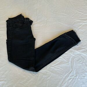 Black indigo Rein Size 1 jeans. Skinny jeans with frayed bottom, ankle cut jeans